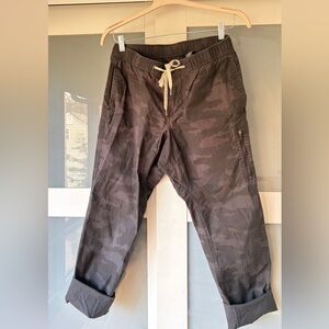 Vuori Men's Brown Camouflage Cargo Pants